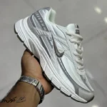 کتونی خارجی یونیسکس نایک اینیشیتور سفید خاکستری قهوه‌ای Nike Initiator Phantom Light Bone Sail Brown IB4339-001