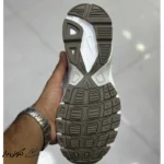 کتونی خارجی یونیسکس نایک اینیشیتور سفید خاکستری قهوه‌ای Nike Initiator Phantom Light Bone Sail Brown IB4339-001